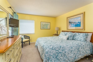 Shipwatch 100 - Primary Bedroom
