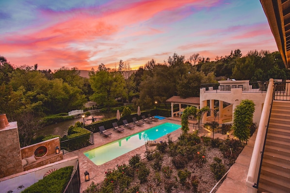 Enjoy a glass of wine on the balcony while watching the gorgeous sunset.