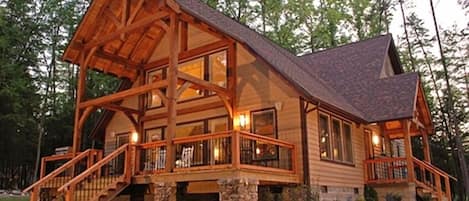 The Vandalia House - Handcrafted Timber & Stone - Gourgeous Inside & Out