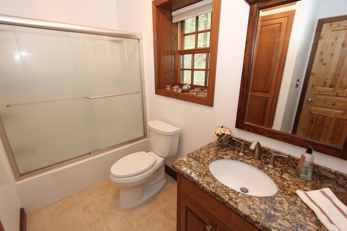 Brand New 3 BR 3 Story Private East Lake house with 171′ waterfront & Game Room
