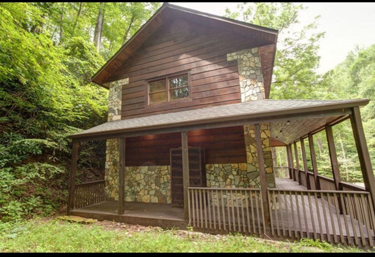 Running Branch Lodge (cabin) Nantahala,rafting,zipline,Wifi, dtv, firepit,stream