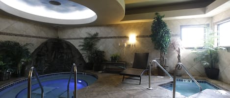 On-Site Spa Suite with 10- person Hot Tub, Cold plunge & Eucalyptus steam suite