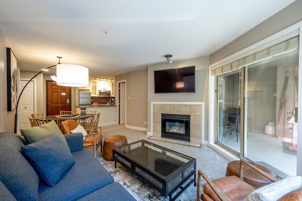 Living area: TV, gas fireplace, Queen sofa bed