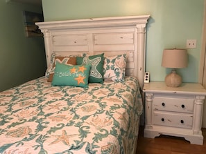 Master queen bed.