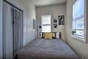 Bedroom, Queen Size Bed