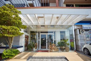 施設の正面