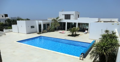 Villa de lujo con gran piscina privada climatizada y vistas al mar y a la montaña