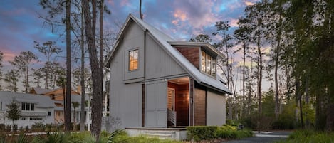 Unique, Gorgeous Modern Moreland