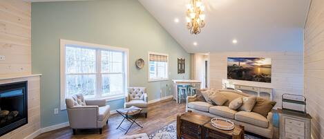 Chickadee's beautiful and expansive great room has everything you need to R&R.