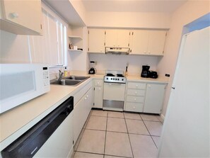 Kitchen (1)
