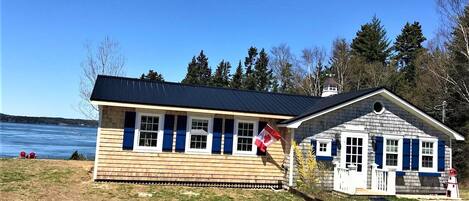 Starfish Cottage by the sea with new Master bedroom