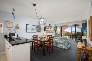 Breakfast Bar into open living area