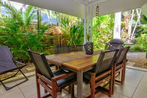 Alfresco dinning for 6 people with BBQ in a tropical setting 