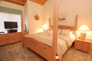 Bedroom 1 - King bed