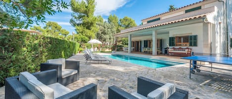 Magnificent holiday property with pool, ping pong, BBQ and chill out corner