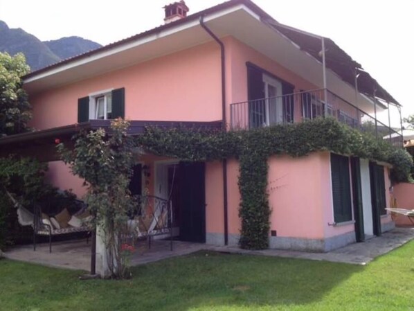 Overall view of the house from the garden