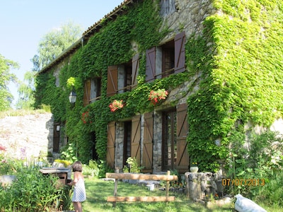 BELCAIREGran casa con jardin