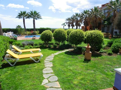 Luxury apartment on ground floor with sea views, private garden