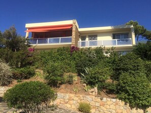 Vue de la maison à votre arrivée