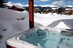 Bañera de hidromasaje al aire libre