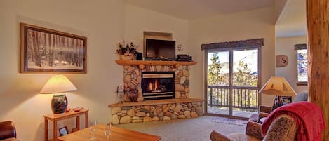 127 Lookout Ridge - a SkyRun Summit Property - Spacious Living Area with Views