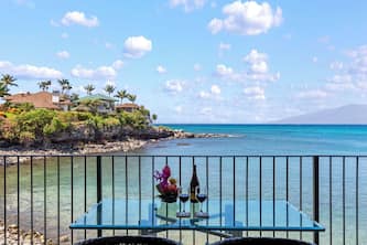At the water's edge! Oceanfront #118