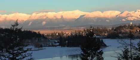 Looking at Beautiful Somers Bay and the magnificent Swan Mountains