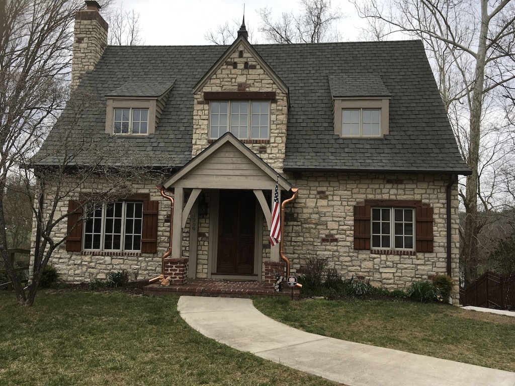 Lakefront home on Lake Taney County