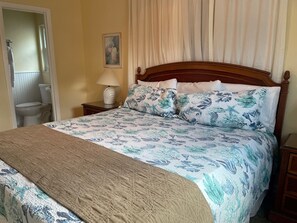 Master Bedroom (king bed)