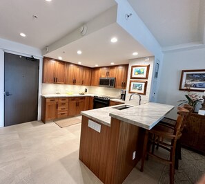 Beautiful  NEW large kitchen