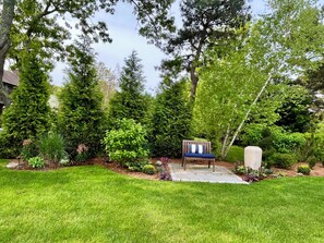 More photos of garden bench.