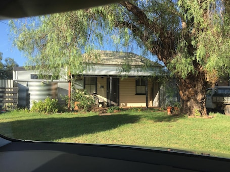 Front view of cottage & garden