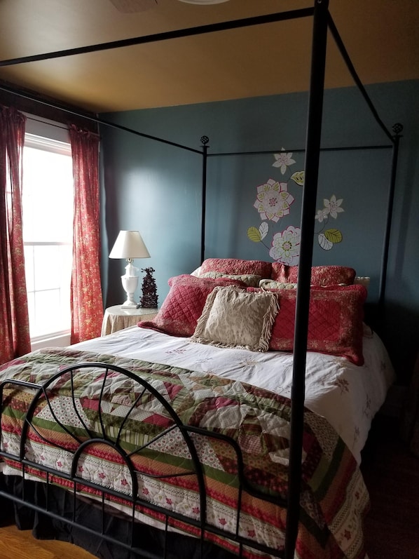 Comfortable Queen bed with soft linens, plenty of pillows and down comforter.