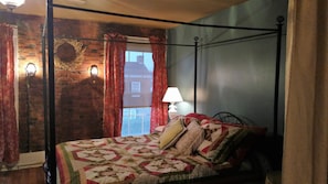 Cozy and quaint! Nana's Nest in historic downtown Wilmington.