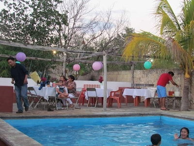 Casa con piscina, zona de relax, para familias, gay friendly y mascotas