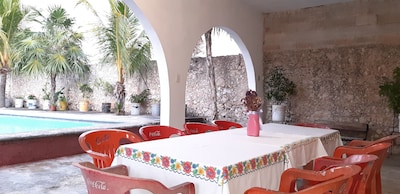 Casa con piscina, zona de relax, para familias, gay friendly y mascotas