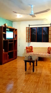 Casa con piscina, zona de relax, para familias, gay friendly y mascotas