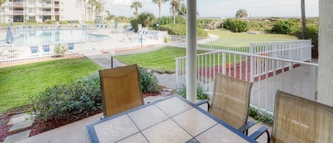Patio - Patio features a table with seating for six and an electric grill for outdoor barbequing. Perfect spot to relax, unwind and keep an eye on the children in the pool!