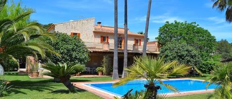 From 100 € per day you can rent your villa in Mallorca