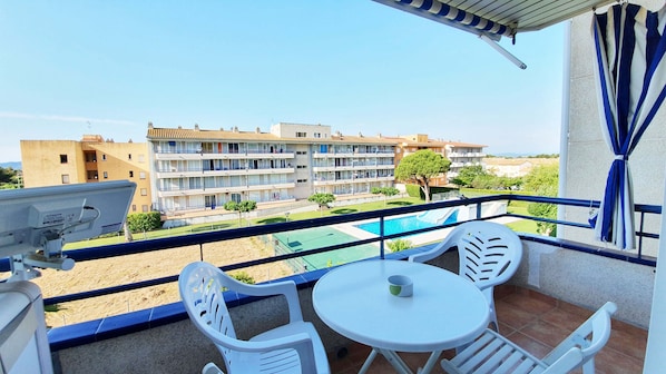 Terrace overlooking the communitarian pool