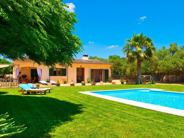 Large garden, pool and villa Can Coll de Sencelles