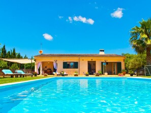Large garden, pool and villa Can Coll de Sencelles