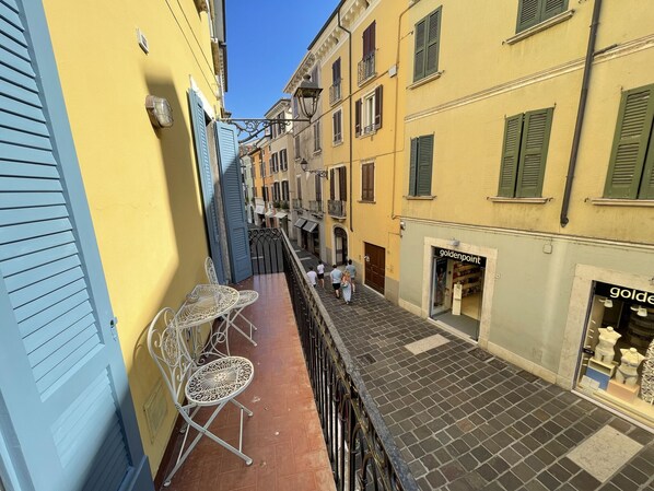 Apartment with balcony in the center of Desenzano del Garda