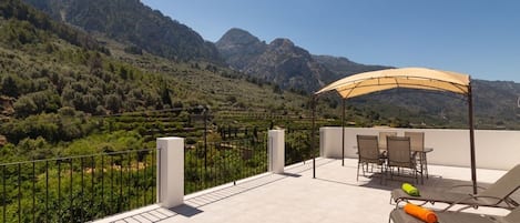 Rooftop furnished terrace with views to the Serra de Tramuntana