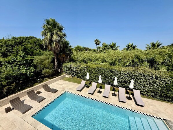 Piscine vue de la terrasse