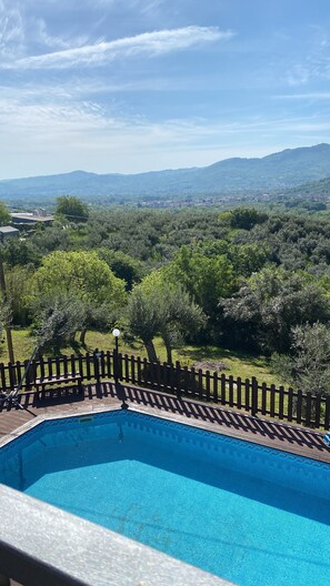 Surrounded by beautiful tranquil country side 