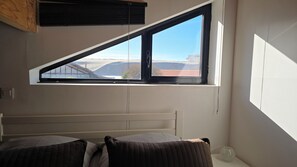 Vue  dune chambre de gauche