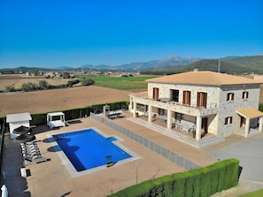 Luxury house in Crestatx, swimming pool and garden, for rent