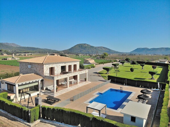 Luxury Finca with large pool and views. Rey del Campo 140