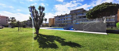 Communitarian pool with slide in L'Estartit